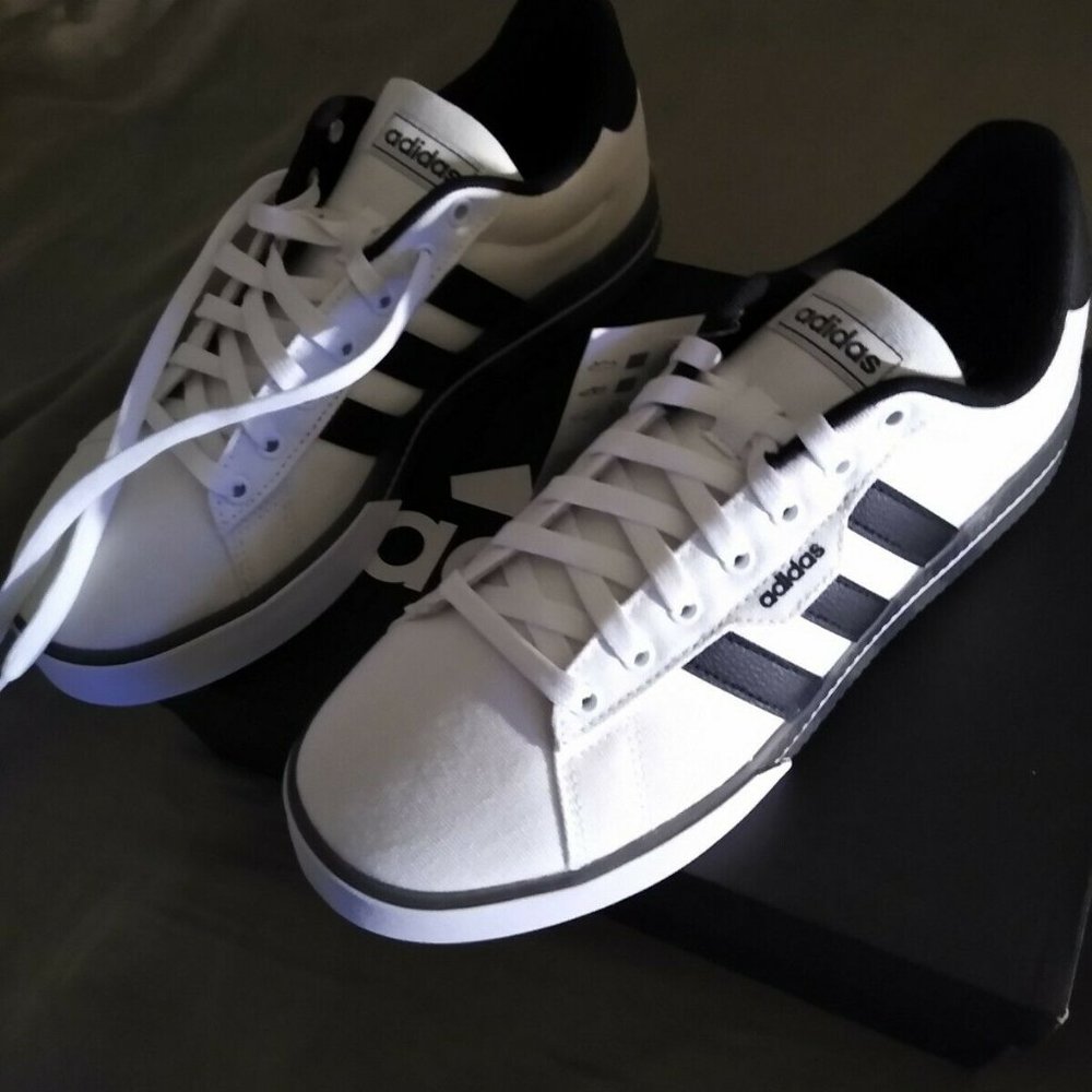 New Adidas Daily 3.0 White Black Casual Skate Boarding Shoes FW7049 Men's 9.5